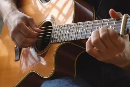 Lớp Guitar Quận 7 | Đào Tạo Guitar Fingerstyle Bài Bản Tại Nien Le Studio