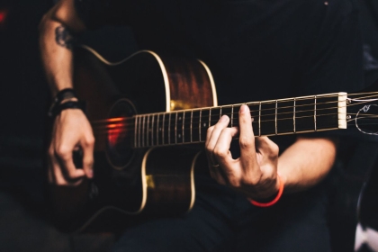 HỢP ÂM 7 GIẢM 5 (♭5) – KHÁI NIỆM, CẤU TẠO VÀ CÁCH ỨNG DỤNG TRÊN GUITAR